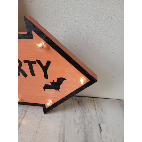 Happy Halloween lighted sign pointing arrow unique hanging home decor - Picture 6 of 10